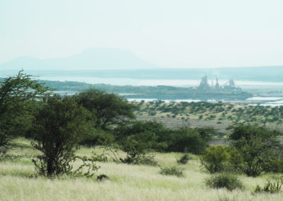 Vue de la Magadi Soda Factory, la plus grande usine d'extraction de sel d'Afrique, Lac Magadi, Kenya, février 2020